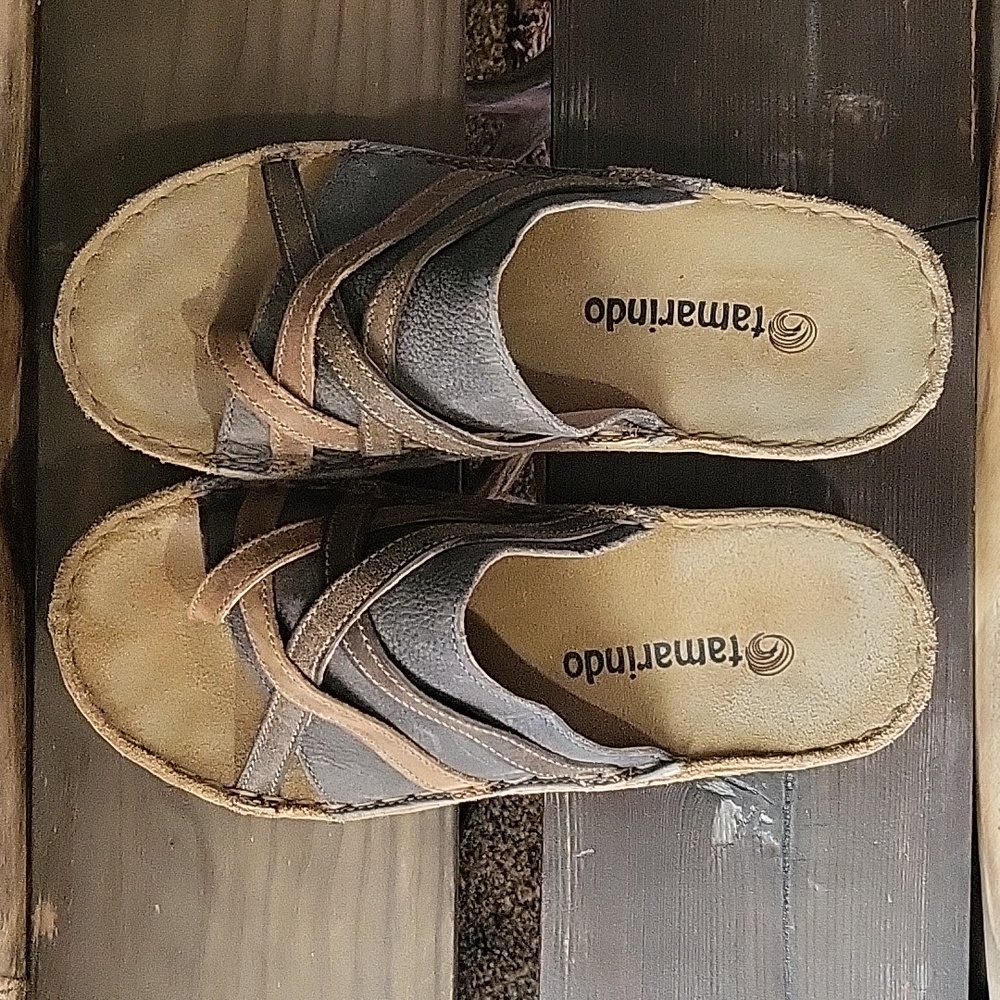 Tamarindo Sandals 8.5 - Picture 2 of 5